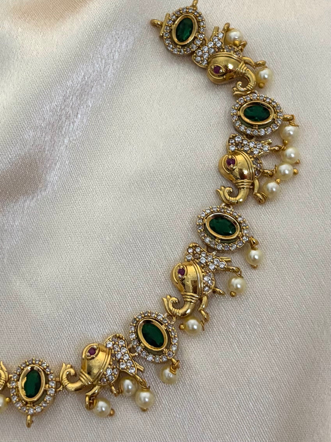 Gaja Pearl Necklace Set