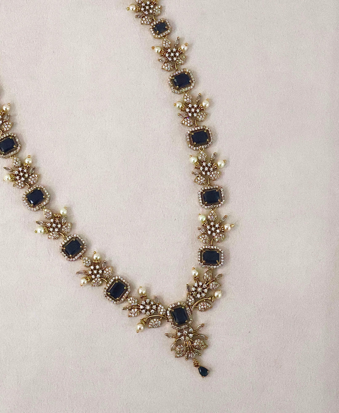 Enchanted Elavarasi Necklace Set