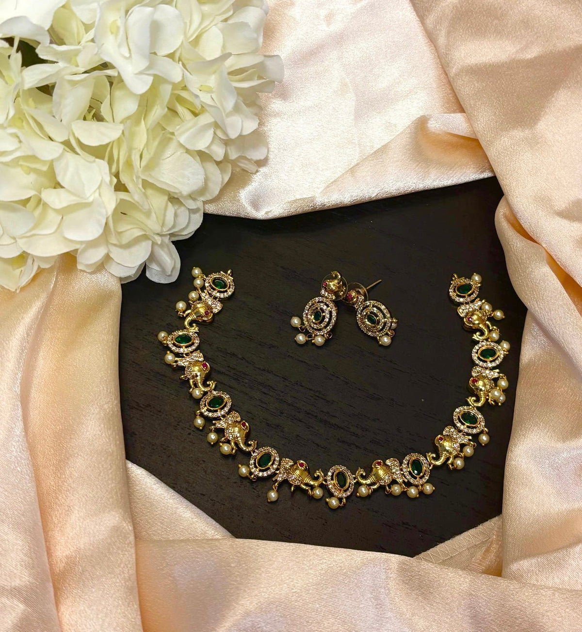 Gaja Pearl Necklace Set